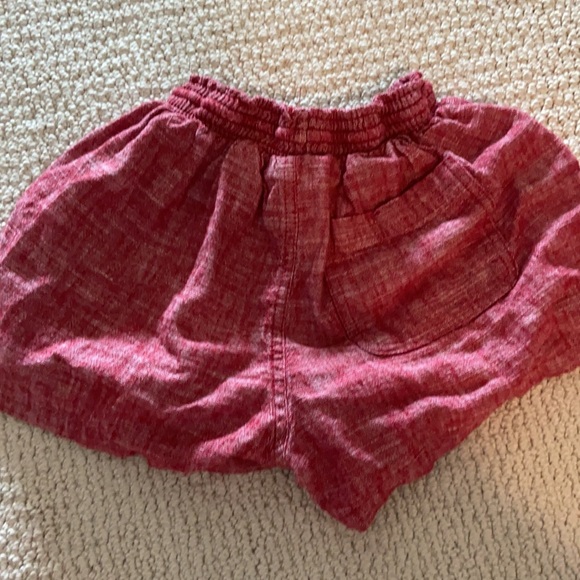 Red shorts - Picture 2 of 2